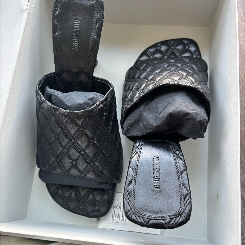 NWT Burberry Black Leather Quilt Mule Sandals Sz 41 - Picture 4 of 6